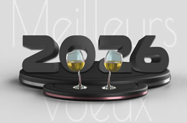 Image de 2027 sur le podium avec deux verres pour fêter la nouvelle année.